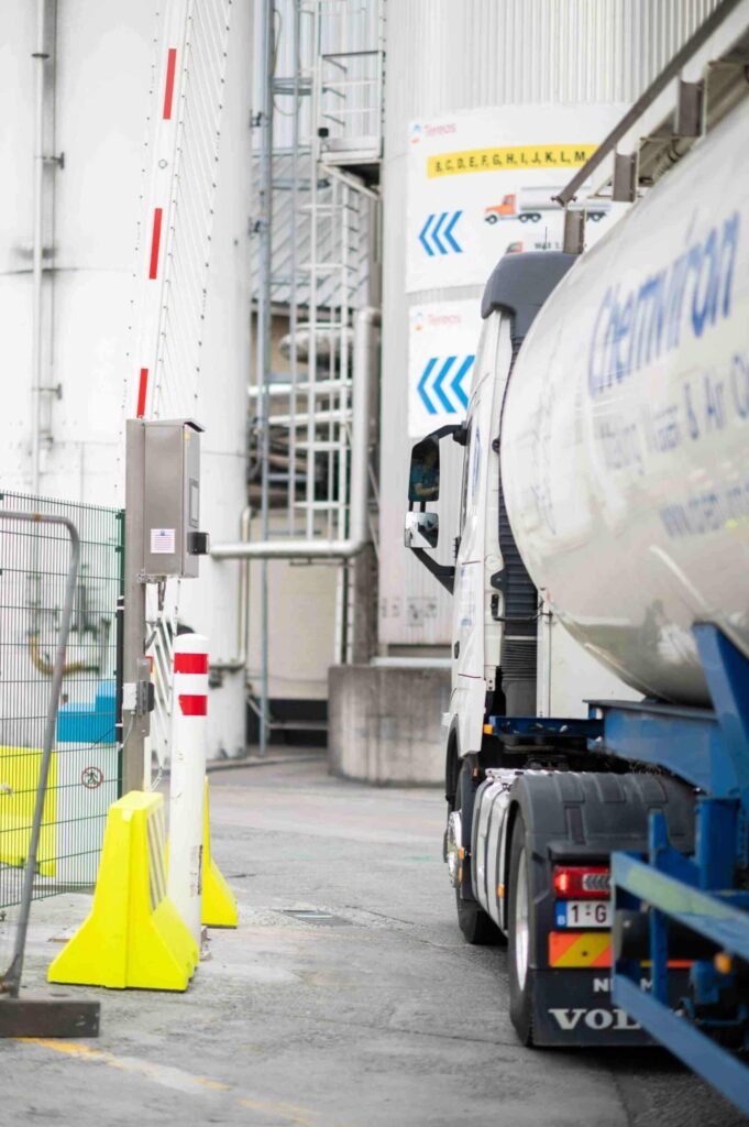 Truck entering the Tereos site with the Peripass PIN code system